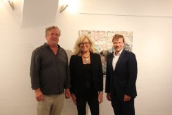 Helmut Wolf (Künstler), Carola Insinger (Galeristin), Michael Eibl (Laudator) Foto: P.Burkes