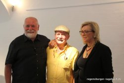 G. Kempf (Laudator), der Künstler Sergio Sommavilla und die Galeristin Carola Insinger. Foto: P.Burkes