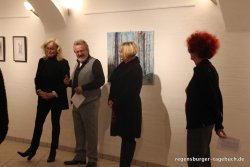 Von links: Galeristin Carola Insinger; Künstler Hans Maierhofer, Künstlerin Renata Heimerl; Laudatorin Renate Christin Foto: Burkes