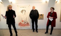 „Nous sommes nous“: Unter dieses Motto stellte Günter Kempf (Mitte) seinen Geisha-Zyklus, der derzeit in Distelhausen zu sehen ist. Foto: Sabine Franzl