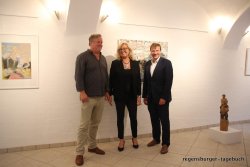 Helmut Wolf (Künstler), Carola Insinger (Galeristin), Michael Eibl (Laudator) Foto: P.Burkes